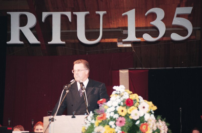 Rīgas Tehniskās universitātes 135 gadu jubileja. Latvijas Valsts prezidents Guntis Ulmanis.