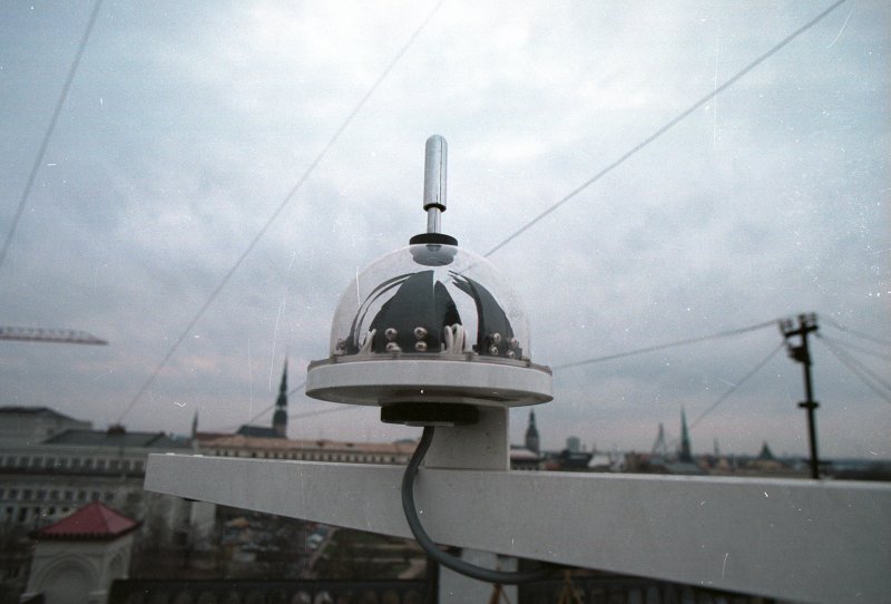 Meteoroloģiskās mērierīces uz LU galv. ēkas jumta. null