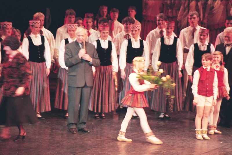 Horeogrāfu Harija Sūnas (75) (nebija klāt), Ulda Žagatas (70) un Alfrēda Spuras (70) jubilejas svinības Latvijas Nacionālajā operā. Apsveikuma vārdus saka LU rektors prof. Juris Zaķis.