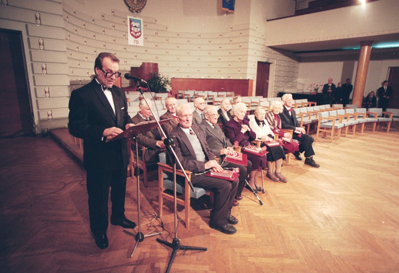 'Universitātes Sporta' 70 gadu jubilejas svinīgā sēde. no kr.: 'Universitātes Sports' vadītājs doc. Jānis Melbārdis.