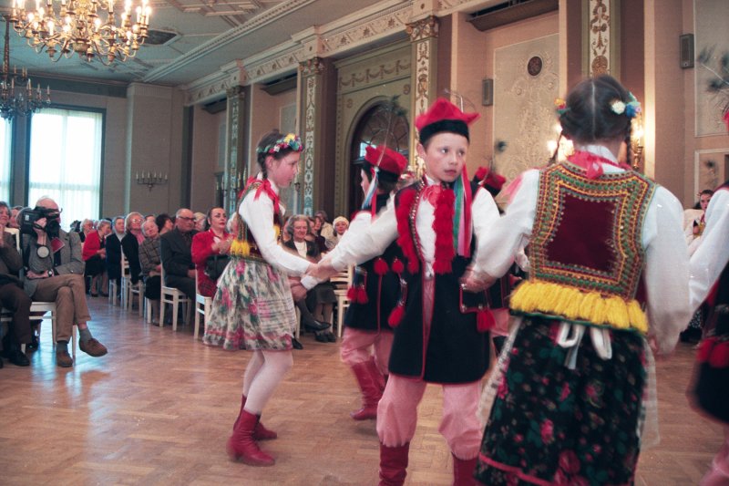Poļu tautas mākslas un tradīciju mēnesis. Deju priekšnesums Latviešu biedrības namā. null