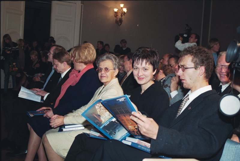LU 80. gadskārtai veltītā Senāta svinīgā sēde. No lab.: Roberts Līnis, LU VFF students; Ilona Bauda, LU Studentu padomes priekšsēdētāja.