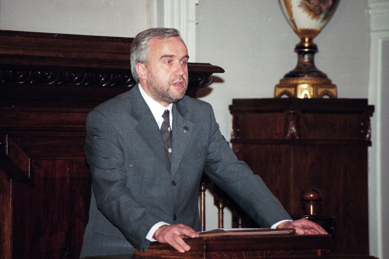 LU 80. gadskārtai veltītā Senāta svinīgā sēde. LR Ministru prezidents Andris Šķēle.