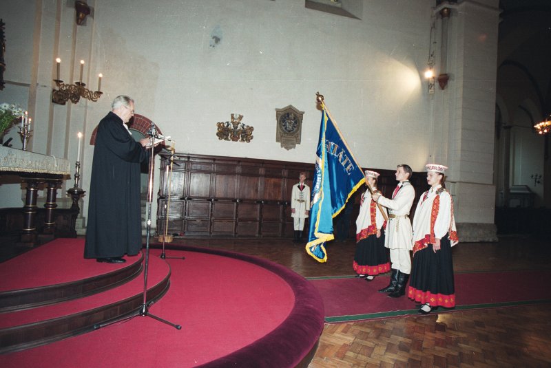 LU 80. gadadienai veltīts ekumēniskais dievkalpojums Doma baznīcā. LU jaunā karoga iesvētīšana.