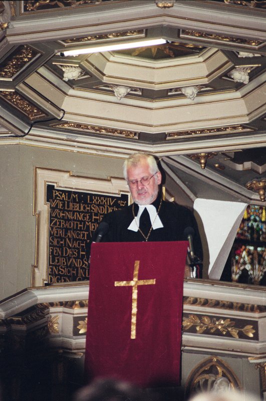 LU 80. gadadienai veltīts ekumēniskais dievkalpojums Doma baznīcā. LU TF dekāns, mācītājs Juris Cālītis.