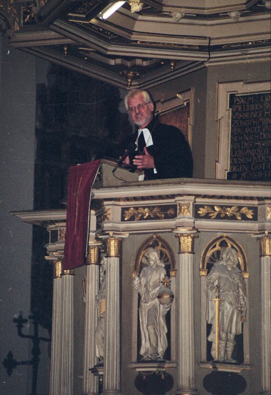 LU 80. gadadienai veltīts ekumēniskais dievkalpojums Doma baznīcā. LU TF dekāns, mācītājs Juris Cālītis.