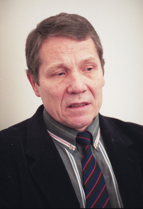Jānis Jansons. Cietvielu fizikas institūta pētnieks, Universitātes Zinātņu un tehnikas vēstures muzeja direktors.