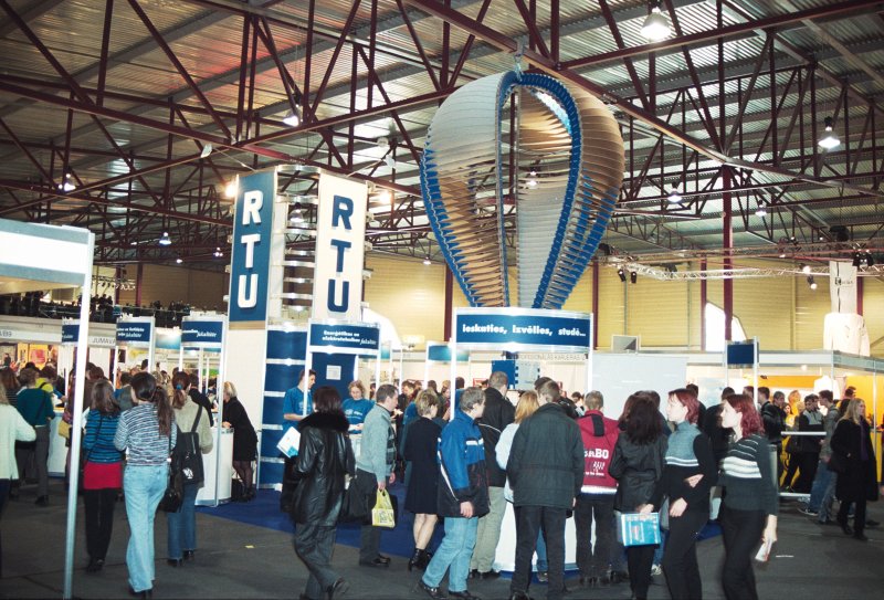 7. starptautiskā izglītības izstāde 'Skola 2001' Starptautiskajā izstāžu centrā Ķīpsalā. Rīgas Tehniskās universitātes (RTU) stends.