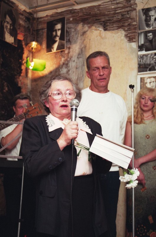 Vijas Apinītes un Paula Butkeviča grāmatas 'Kājām pa ugunszemi' prezentācija. No kreisās: Vija Apinīte, žurnāliste;  Pauls Butkevičs, aktieris.