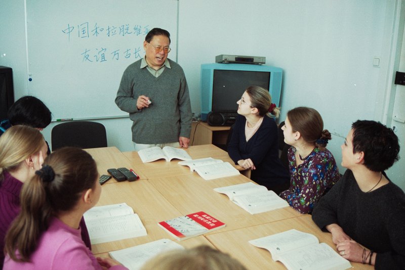 Lekcija LU Moderno valodu fakultātes Orientālistikas katedrā pie pasniedzēja Juja Cunjana (Yu Congyang). null
