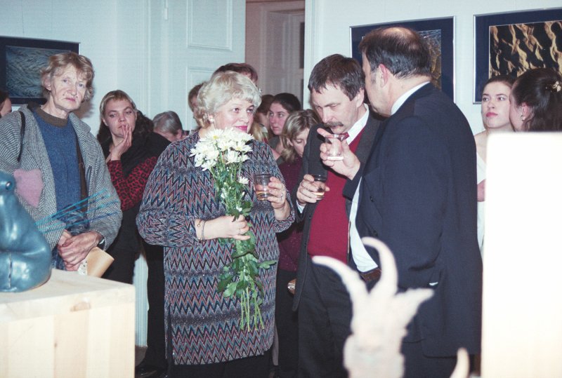 LU Tautas lietišķās mākslas studijas 'Vāpe' darbu un studijas vadītājas Helgas Ingeborgas Melnbārdes fotogrāfiju izstādes 'Liedaga ritmi' atklāšana galerijā 'Bastejs'. null