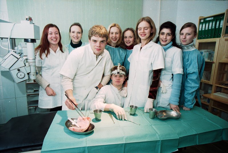 LU Medicīnas fakultātes studenti Eksperimentālās ķirurģijas centrā (Zeļļu ielā 1). null