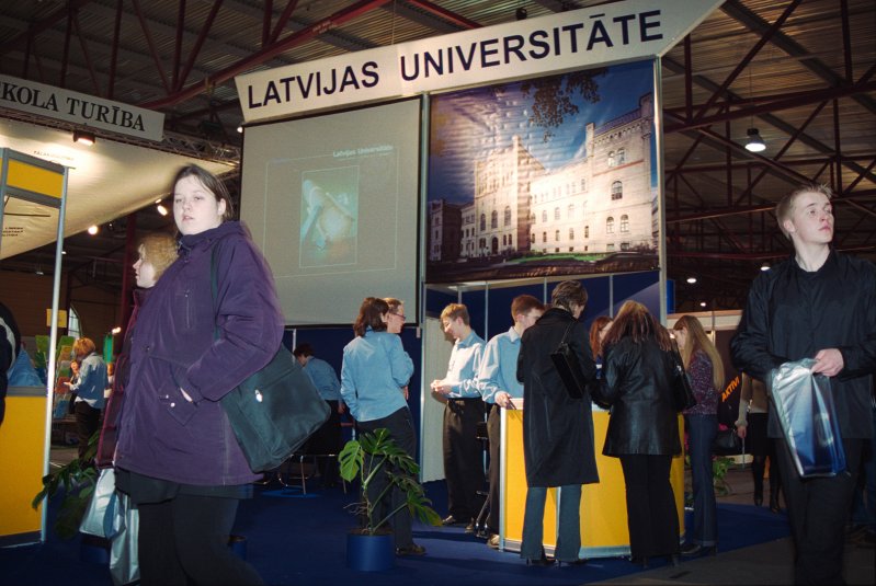 8. starptautiskā izglītības izstāde 'Skola 2005' Ķīpsalas izstāžu centrā. LU stends.