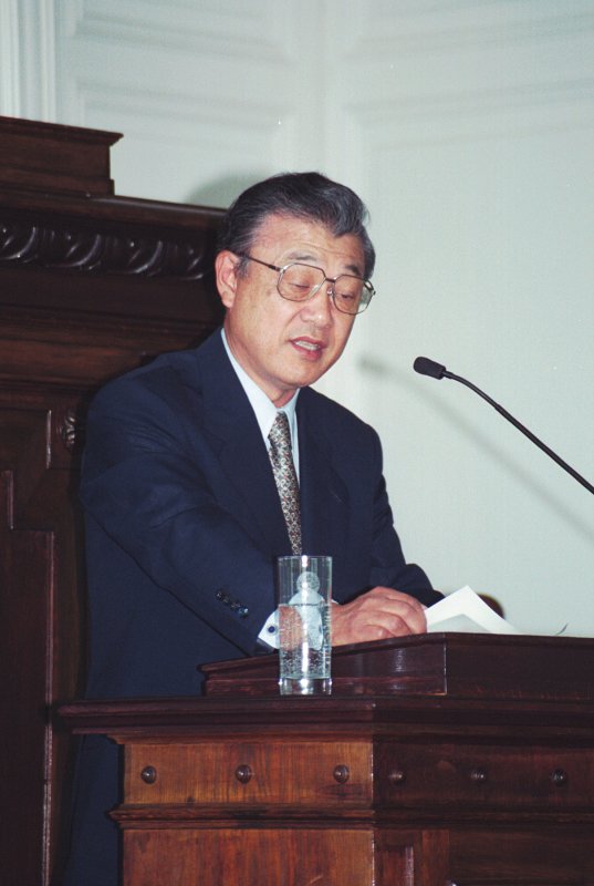 Nippon fonda (The Nippon Foundation) Roiči Sasakavas Jauno līderu stipendiju programmas atklāšanas ceremonija 
(Mazajā aulā). Johei Sasakava (Yohei Sasakawa), Nippon fonda prezidents.