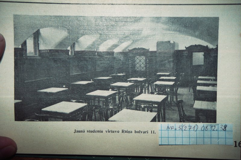 Fragments no laikraksta 'Students' 1938. gada 8. decembra numura. Attēlā - jaunā studentu virtuve Raiņa bulvārī 11.