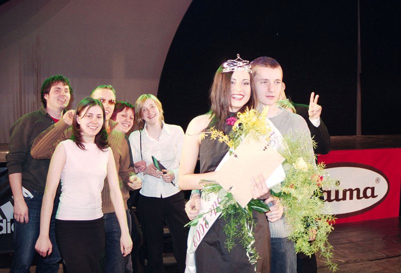 Latvijas Studente '2003 Maija Caica ar draugiem