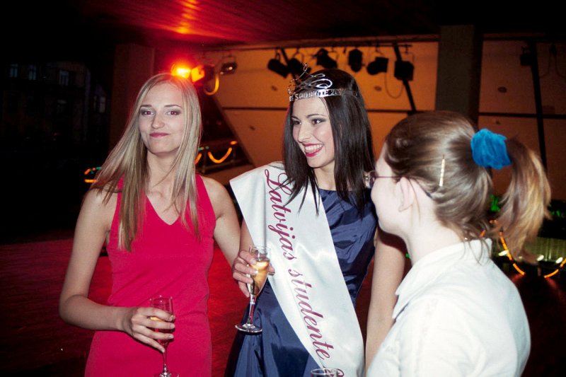 Latvijas Studente '2003 no kr.: Dace Apsīte, Maija Caica, Liene Palkavniece