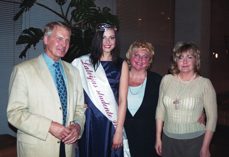 Latvijas Studente '2003 no kr.: RTU rektors Ivars Knēts, Maija Caica, ...