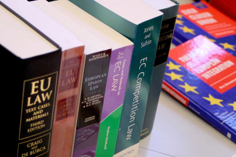 Latvijas Universitātes Juridiskā fakultāte saņem juridiskās literatūras dāvinājumu no Vācijas Rotari kluba grāmatas