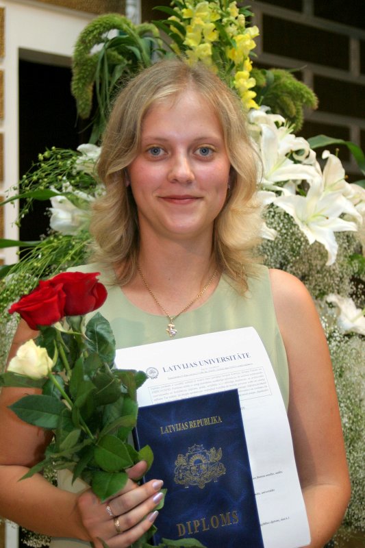 Elīna Žeire, Ekonomikas un vadības fakultātes absolvente (pēdējā absolvente 2003. gadā)