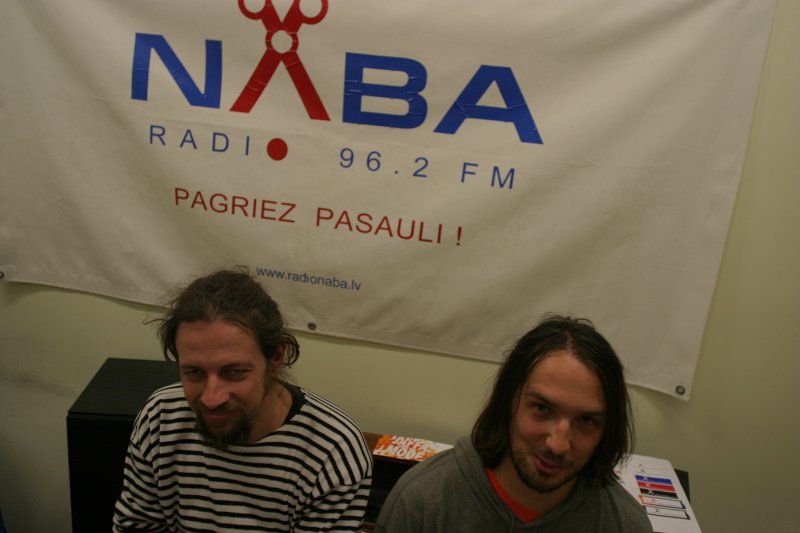 LU Studentu padome. lab.: Radio 'Naba' raidījumu vadītāji Jānis Daugavietis un Dambis.