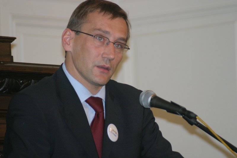 Igaunijas premjerministrs Juhans Parts viesojas LU, lai tiktos ar studentiem un mācībspēkiem, lai diskutētu par iestāšanos Eiropas Savienībā. Igaunijas premjerministrs Juhans Parts.