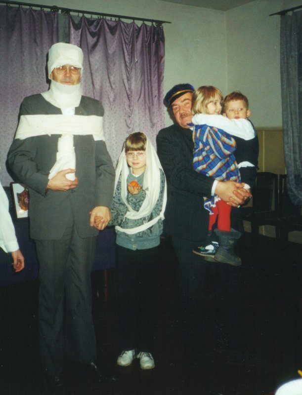 2001. gada Rustikāņu Ziemassvētku izklaides kopā ar bērniem un mazbērniem. null