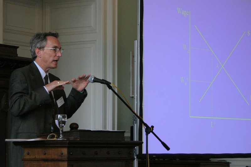 Konference '<em>Tax Policy in EU Candidate Countries On the Eve of Enlargement</em>' Prof. <em>Gilbert Metcalf, Tufts University</em>.