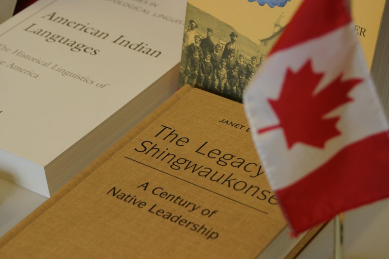 Kanādas grāmatu izstāde LU Bibliotēkā. 