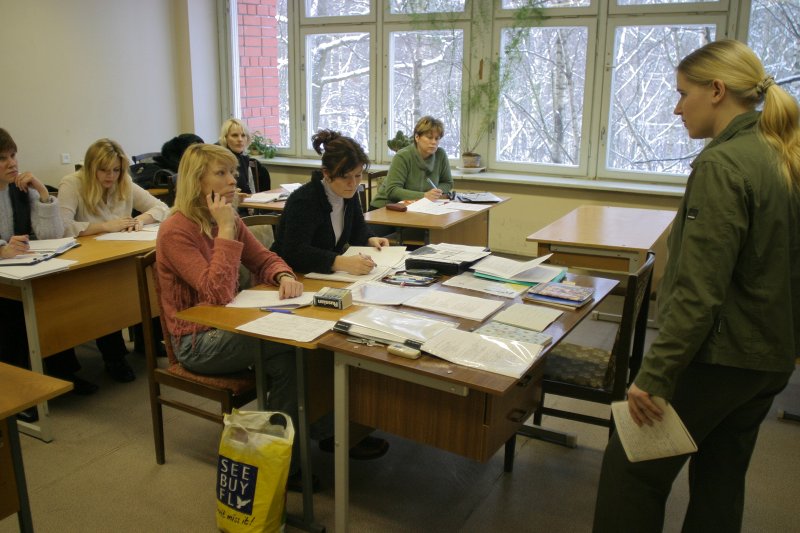 Angļu valodas nodarbība Pieaugušo izglītības katedras studentēm Pedagoģijas un psiholoģijas fakultātē. null