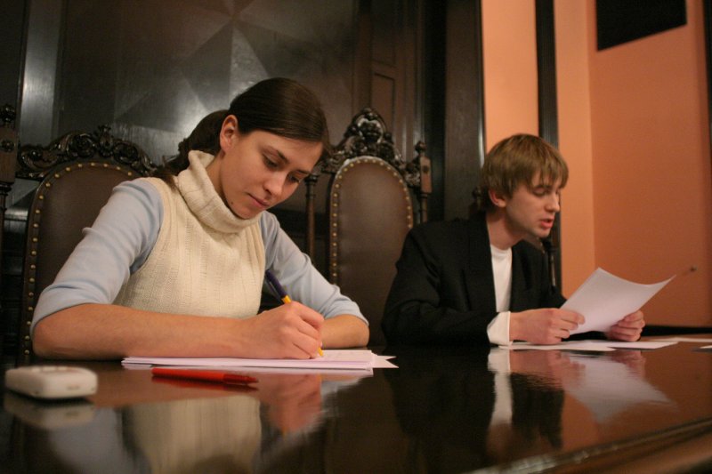 LU Studentu padomes sēde. No kr.: Aiga Dakule, LUSP priekšsēdētājs Pēteris Jurčenko.