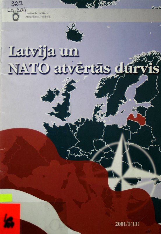 'Latvija un NATO atvērtās durvis' Grāmatas vāks.