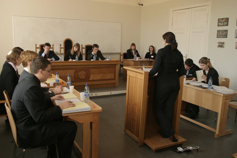 Centrālās un Austrumeiropas Eiropas tiesību tiesu izspēles sacensības. (The Central And East European Moot Court Competition)