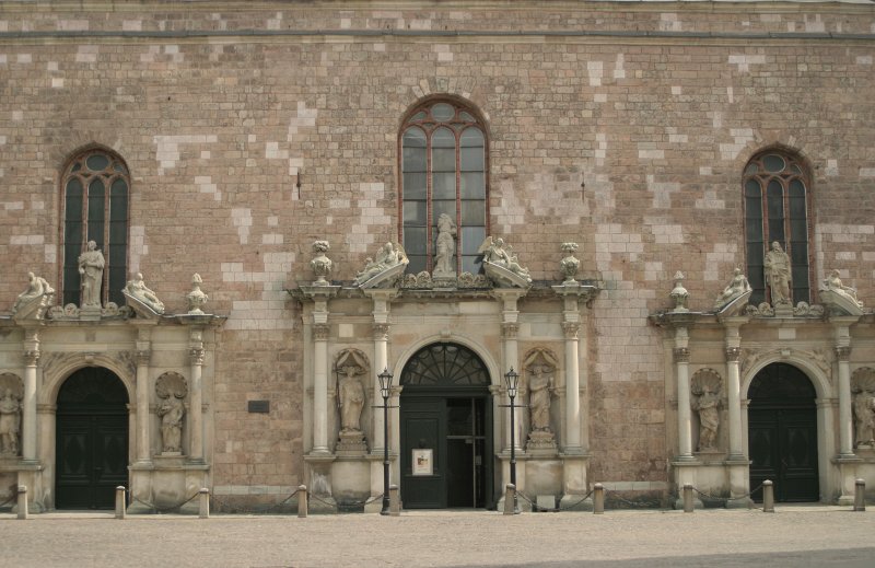 Sv. Pētera baznīcas portāls. null