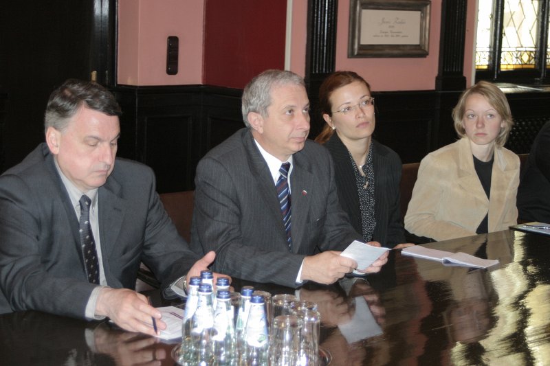 Bulgārijas Republikas Nacionālās sapulces priekšsēdētāja Ogņana Gerdžikova vizīte LU. Centrā - Ogņans Gerdžikovs (Огнян Герджиков).