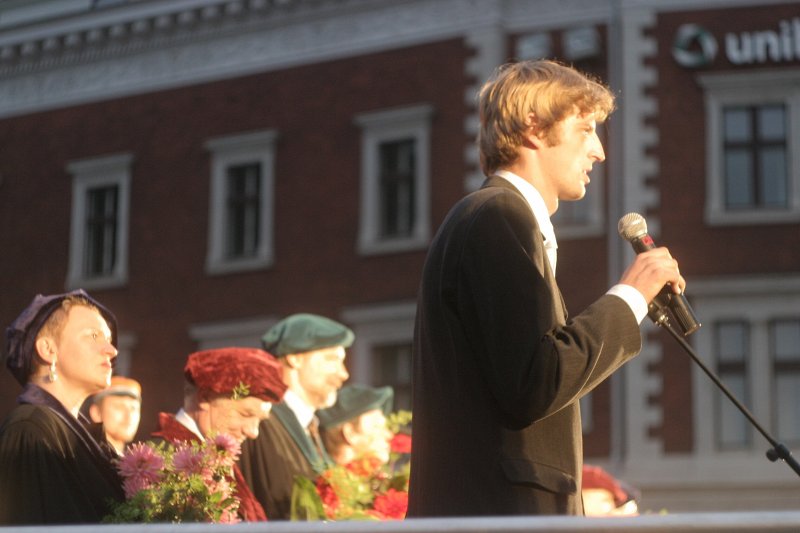 Jaunā Studenta svētki (Aristoteļa svētki) '2004 Doma laukumā. null