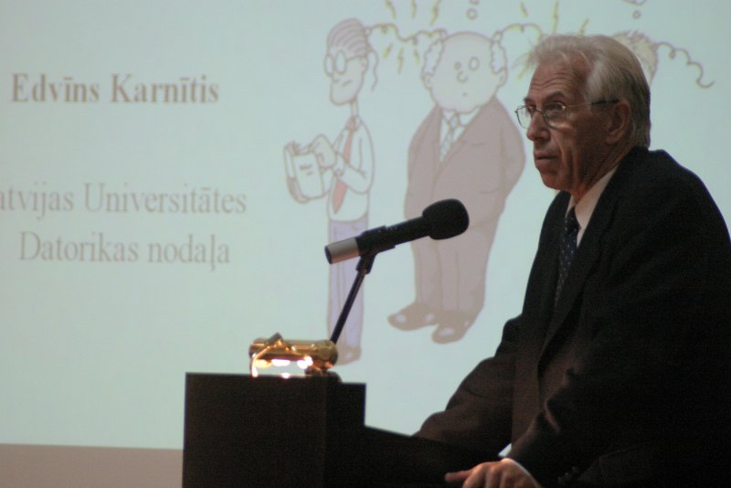 LU 85. gadadienai veltīta izstāde „Latvijas Universitātes sasniegumi pēc Latvijas Republikas neatkarības atjaunošanas”. Edvīns Karnītis.