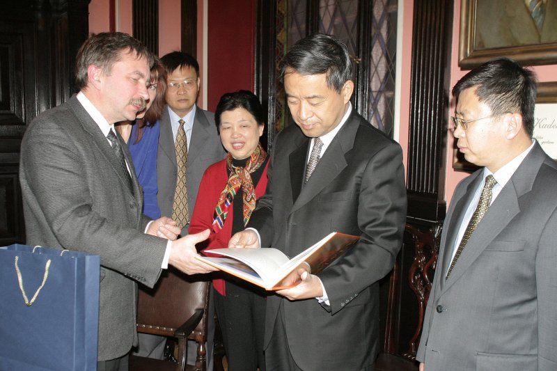 Nodomu protokola parakstīšana starp LU un Henanas (Ķīna) universitāti. null