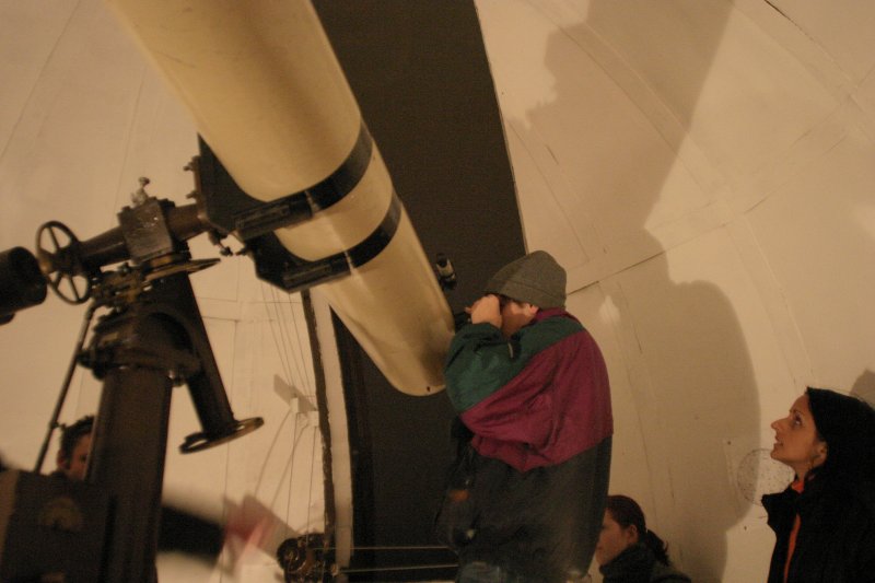 Zvaigžņu vērošana LU astronomiskajā tornī. null