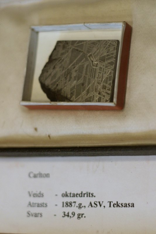 Latvijas Universitātes Frīdriha Candera Kosmosa muzejs. Meteorītu kolekcija. Meteorīts 'Carlton'.
