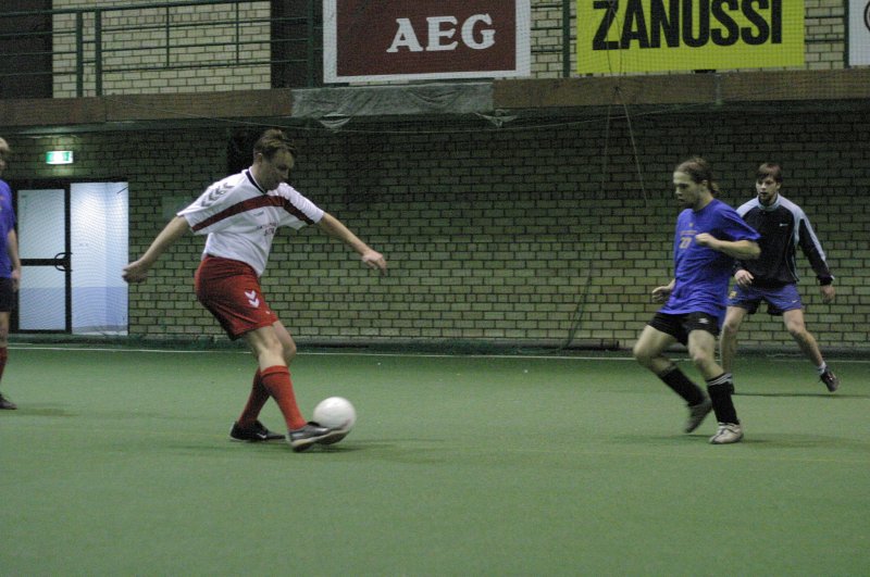 Futbola spēle starp LU Studentu padomes biedriem un LR Saeimas deputātiem Skonto hallē. null