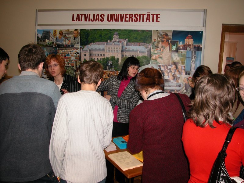 Reģionālā izstāde 'Informācija un izglītība' Rēzeknē. Latvijas Universitātes stends, ko nodrošinājis LU Studentu serviss.