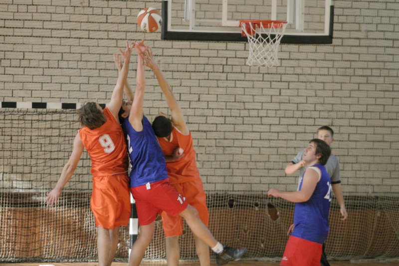 Latvijas Universitātes Studentu padomes basketbola līgas čempionāts. Spēle starp FMF un JF komandām.