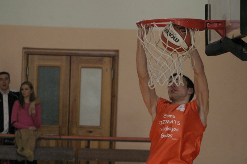 Latvijas Universitātes Studentu padomes basketbola līgas čempionāts. Spēle starp FMF un JF komandām. Didzis Lazdiņš, LU FMF students.
