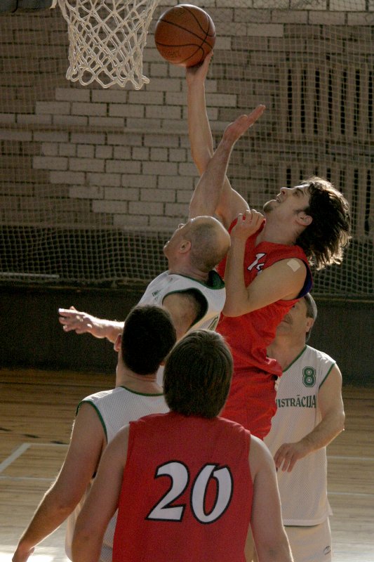 Latvijas Universitātes Studentu padomes basketbola līgas čempionāts. Spēle starp JF un mācībspēku komandām.