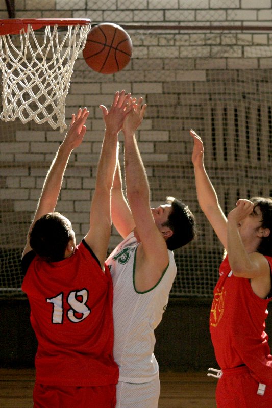Latvijas Universitātes Studentu padomes basketbola līgas čempionāts. Spēle starp JF un mācībspēku komandām.