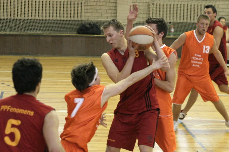 Latvijas Universitātes Studentu padomes basketbola līgas čempionāts. Finālspēle starp FMF un PPF komandām null
