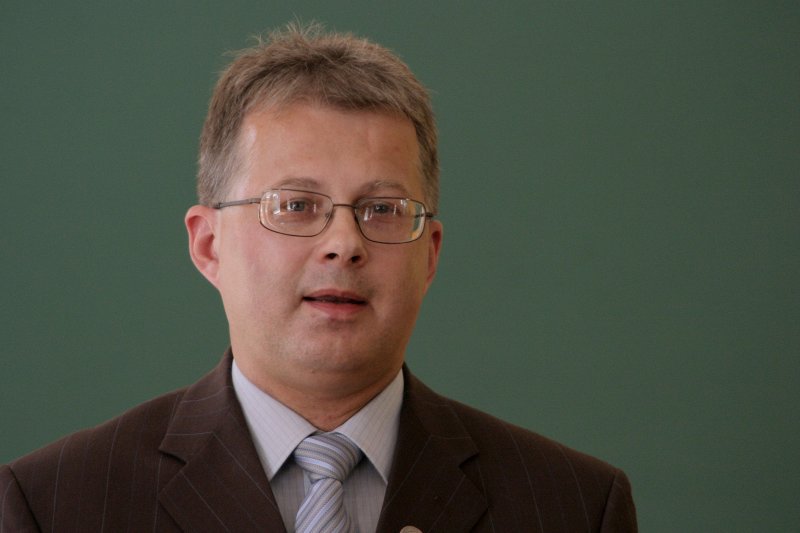 Latvijas Lāzeru centra atklāšana LU Fizikas un matemātikas fakultātē. Leonīds Buligins, LU FMF Fizikas nodaļas vadītājs, asociētais profesors.