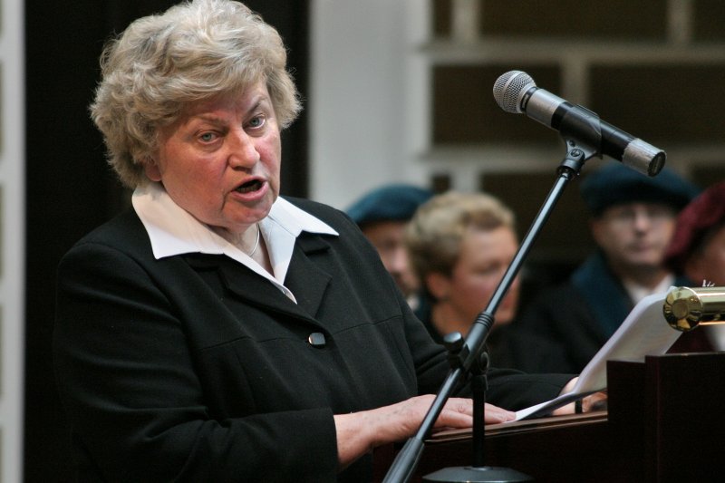 LU dibināšanas 86. gadadienai veltītā Senāta svinīgā sēde. Aldona Paulauskiene, Viļņas universitātes profesore, LU Goda doktore.