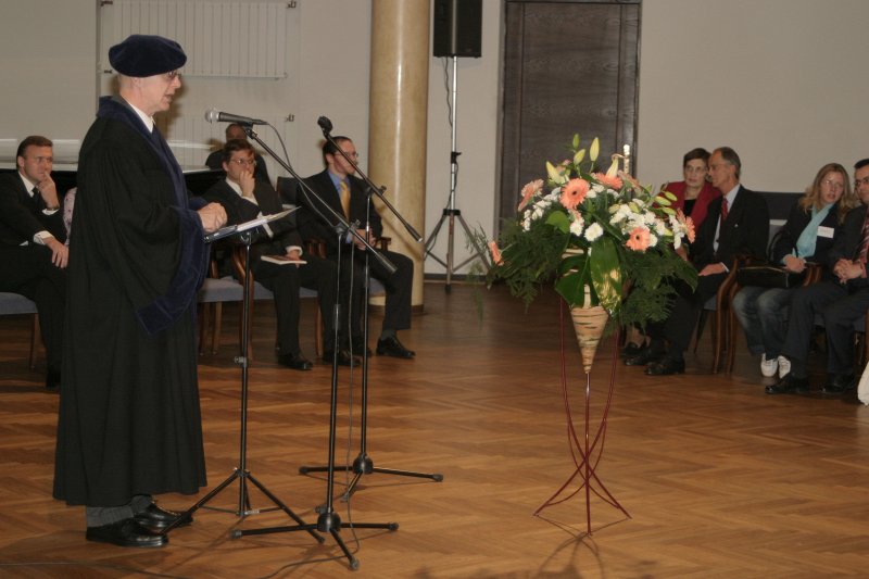 LU Moderno valodu fakultātes 40 gadu jubilejas svinības. No kreisās: Edgars Ošiņš, LU MVF dekāns.